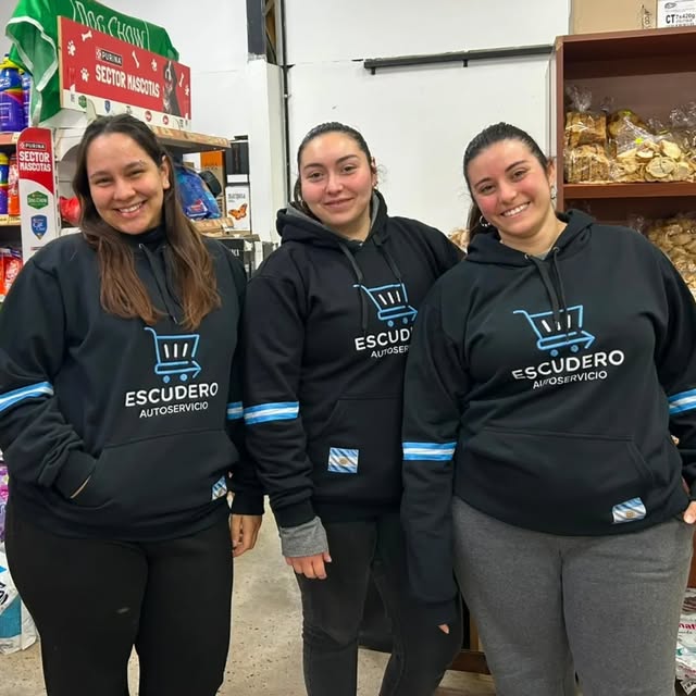 Equipo de Escudero Autoservicio con buzos personalizados por Random